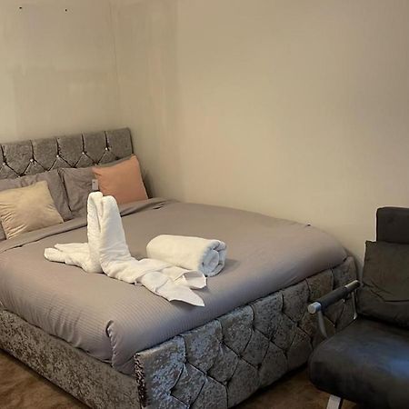 Alder En-Suites Self-Catering With Private Shower 1 사우샘프턴 외부 사진