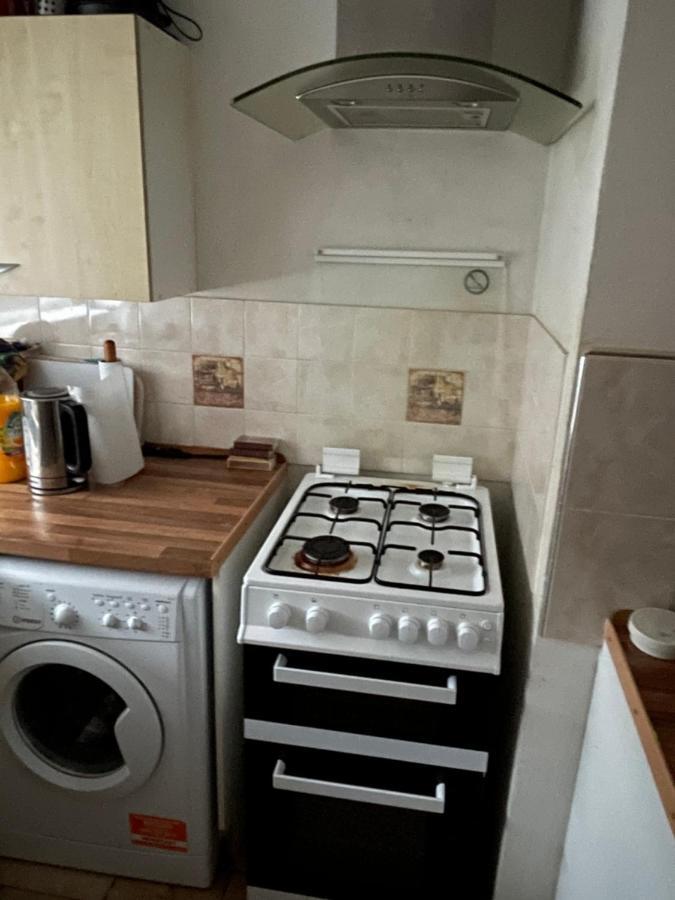 Alder En-Suites Self-Catering With Private Shower 1 사우샘프턴 외부 사진