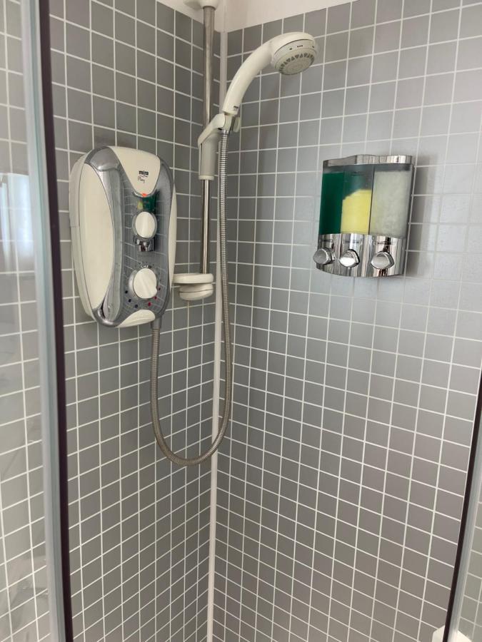 Alder En-Suites Self-Catering With Private Shower 1 사우샘프턴 외부 사진