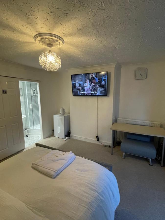 Alder En-Suites Self-Catering With Private Shower 1 사우샘프턴 외부 사진