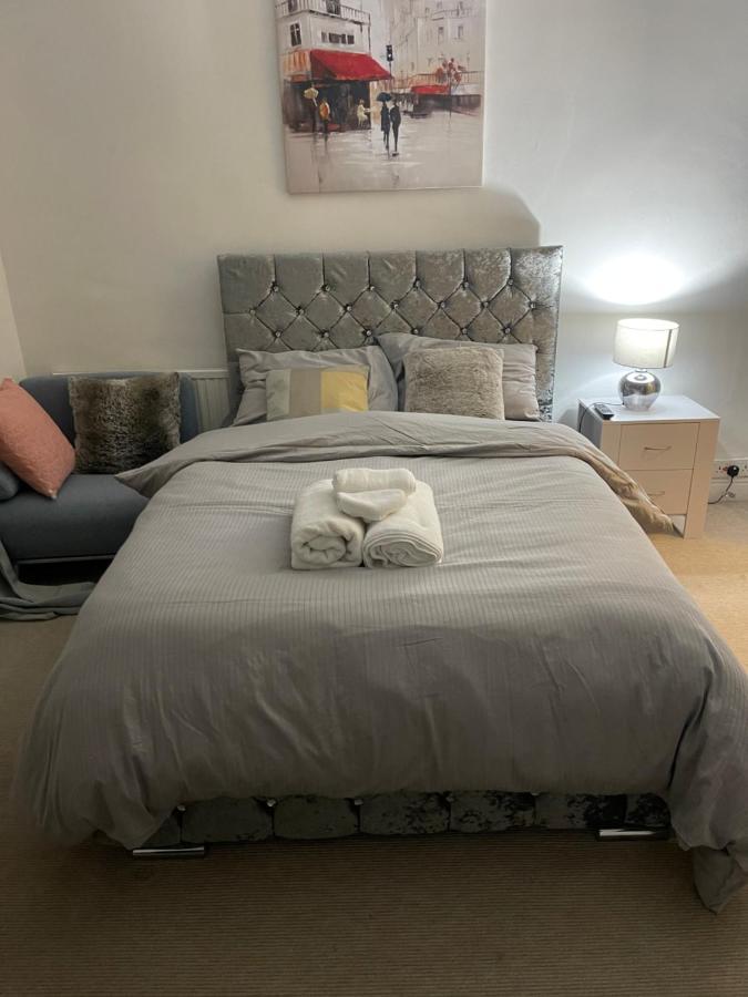 Alder En-Suites Self-Catering With Private Shower 1 사우샘프턴 외부 사진