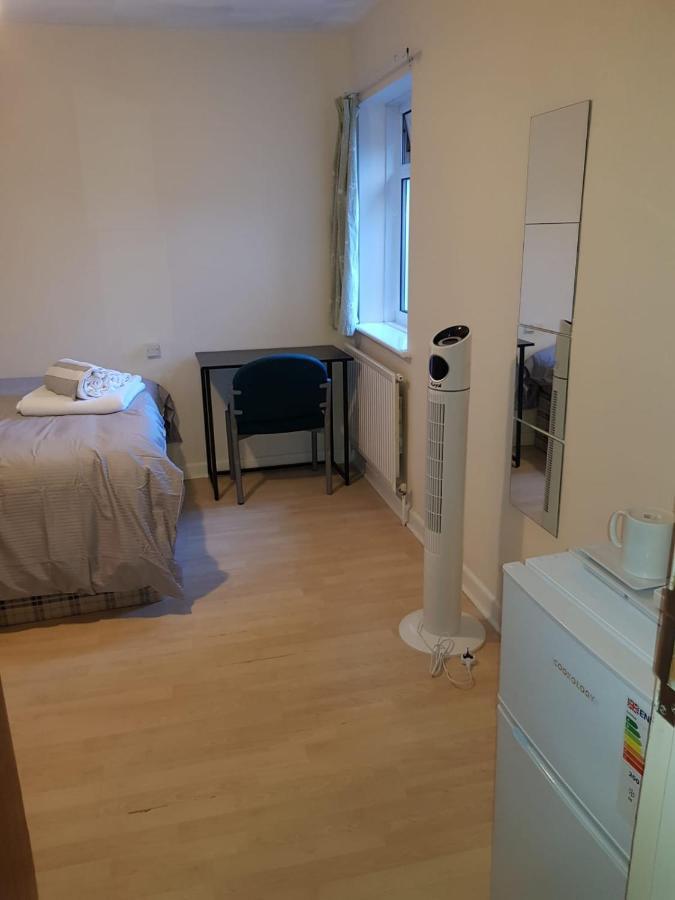 Alder En-Suites Self-Catering With Private Shower 1 사우샘프턴 외부 사진