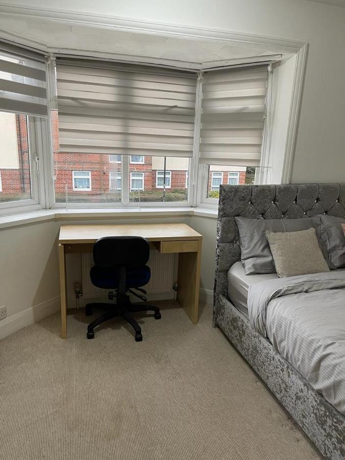 Alder En-Suites Self-Catering With Private Shower 1 사우샘프턴 외부 사진