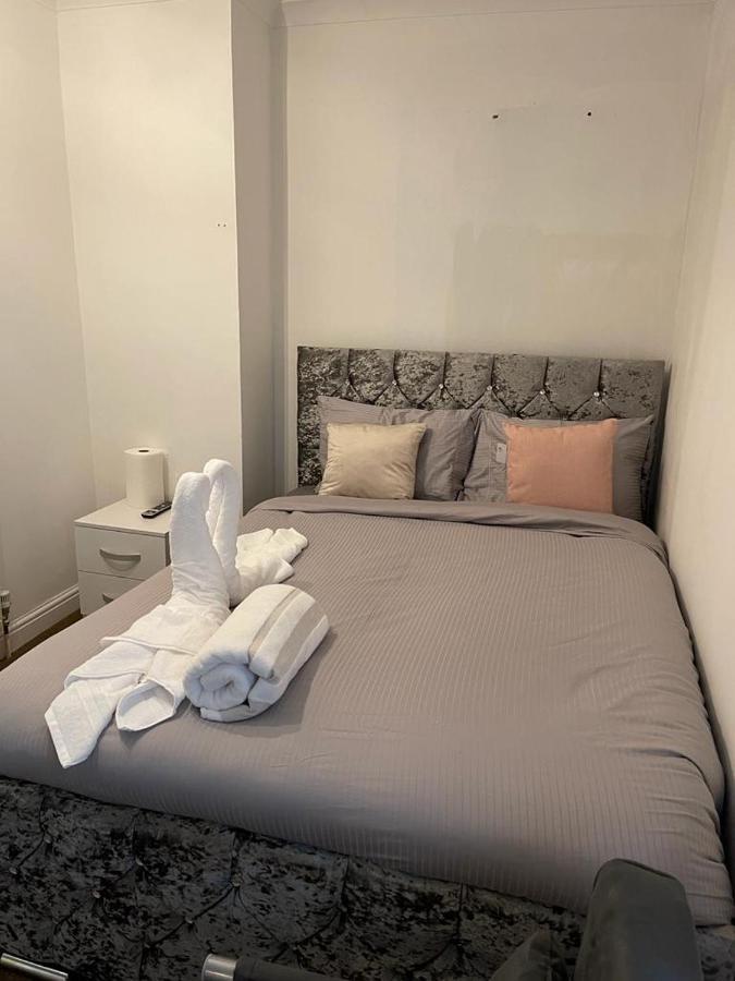 Alder En-Suites Self-Catering With Private Shower 1 사우샘프턴 외부 사진