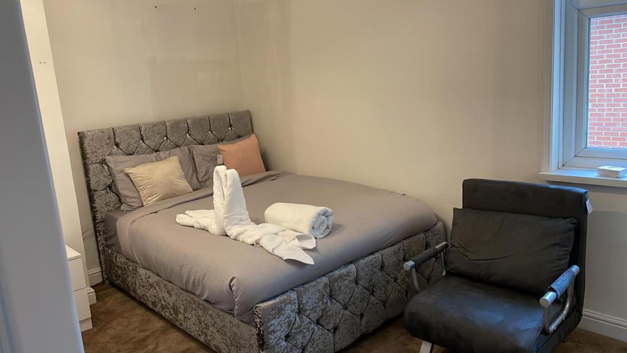 Alder En-Suites Self-Catering With Private Shower 1 사우샘프턴 외부 사진