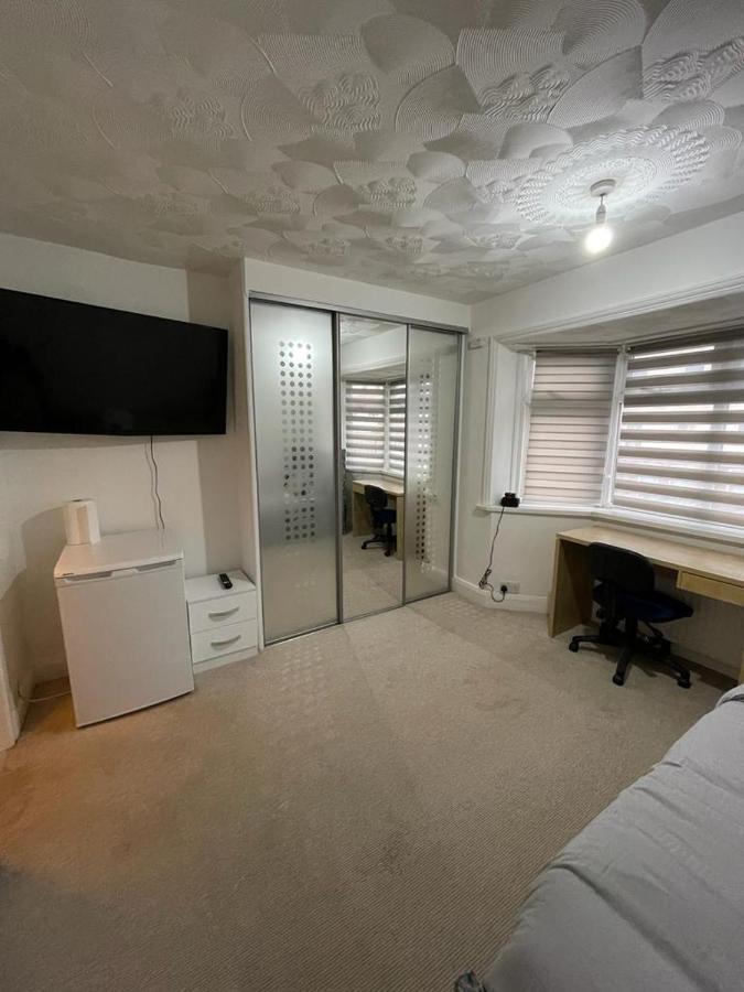 Alder En-Suites Self-Catering With Private Shower 1 사우샘프턴 외부 사진