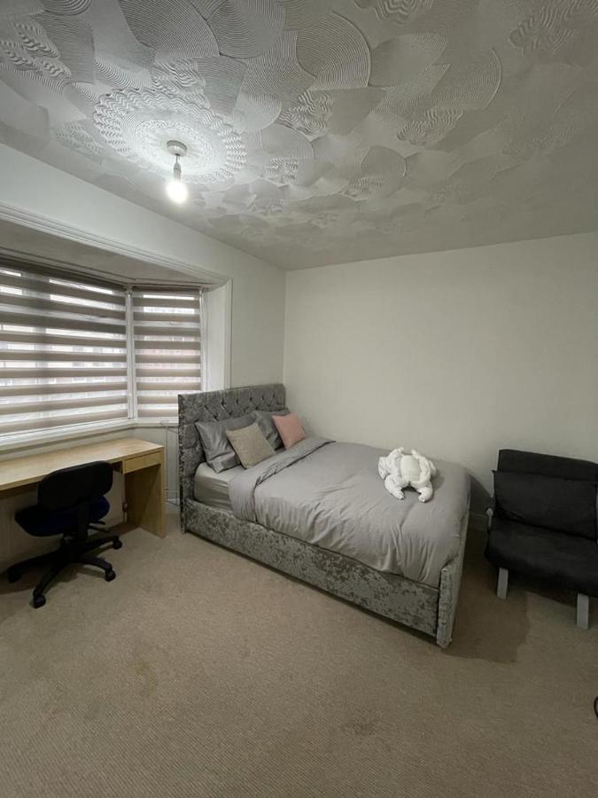 Alder En-Suites Self-Catering With Private Shower 1 사우샘프턴 외부 사진