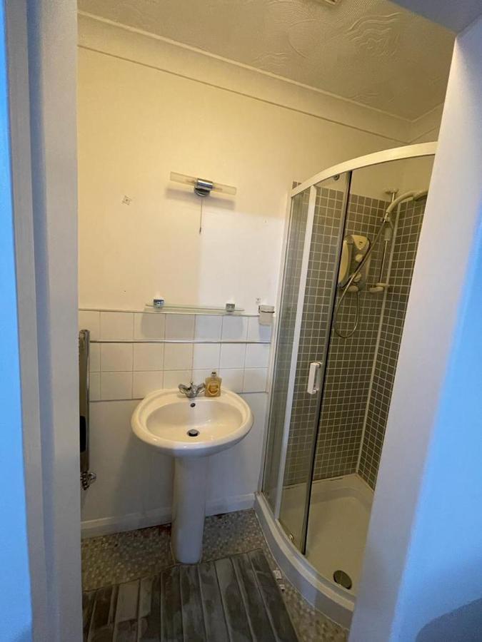 Alder En-Suites Self-Catering With Private Shower 1 사우샘프턴 외부 사진
