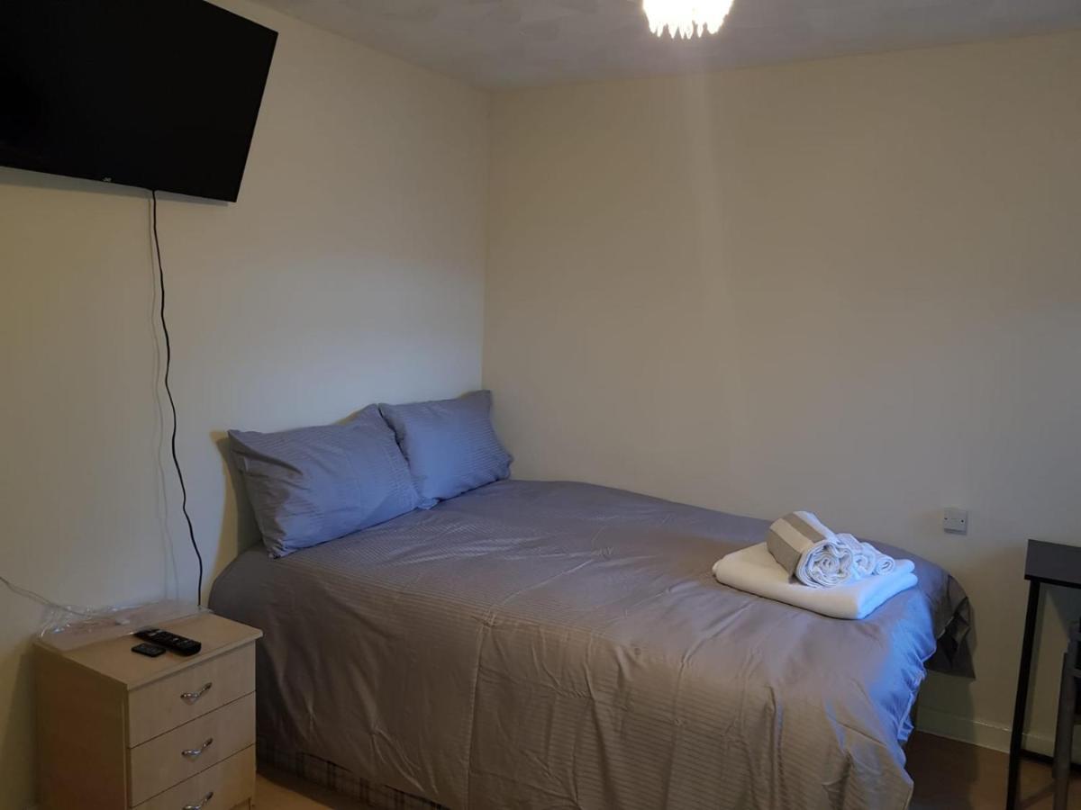 Alder En-Suites Self-Catering With Private Shower 1 사우샘프턴 외부 사진